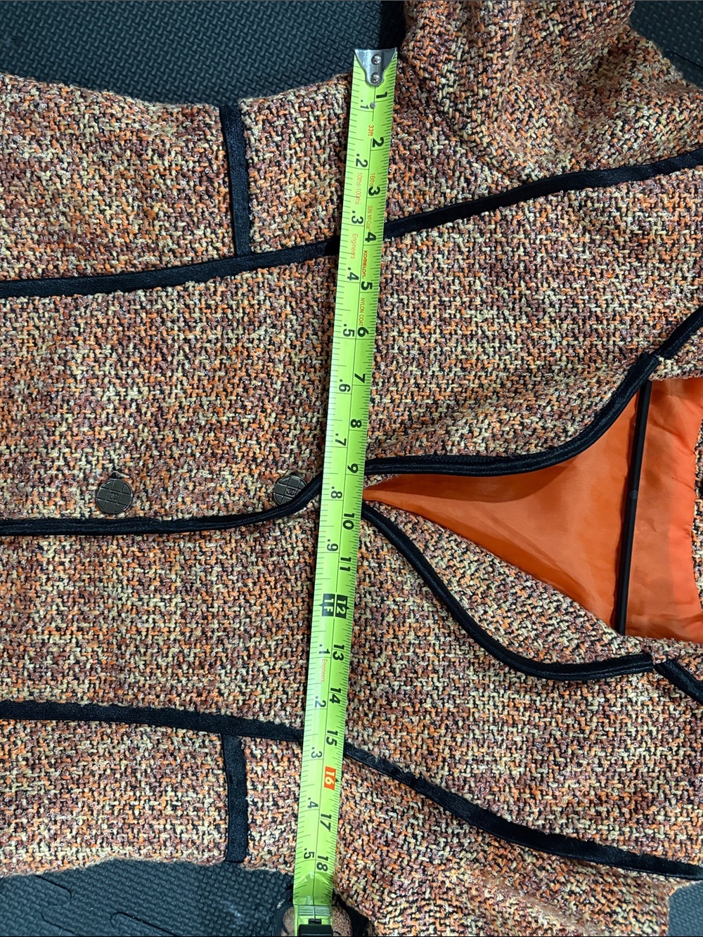 CHANEL Tan Tweed Blazer with Black Piping - Picture 13 of 16